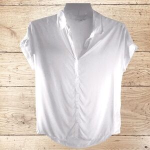 BeachLunchLounge Short Sleeve Button Up White Blouse Size Small